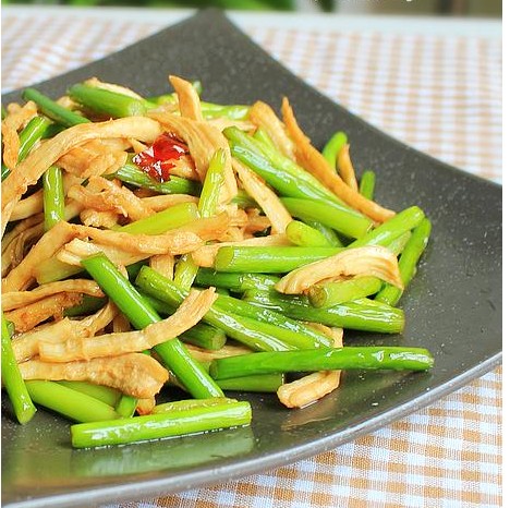 蚝油蒜薹炒鸡丝(图1)