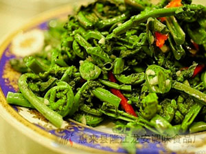 苦菜芽炒鸡丝(图1)