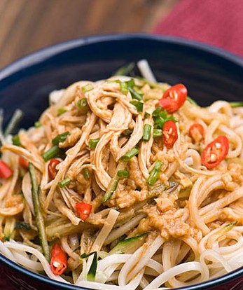 怪味鸡配怪味面(图1)