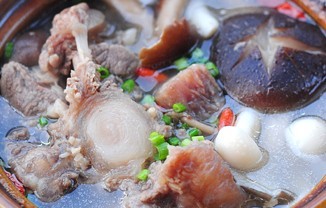 [调味料批发]牛尾鲜菌汤煲，强壮你的体魄