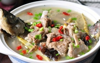 [味多宝]新鲜羊排鲫鱼汤，让你对人生充满希望
