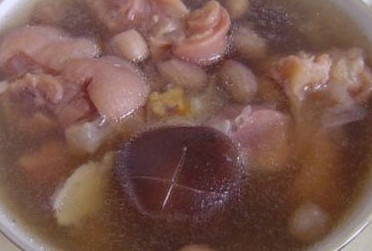 [沙茶]花生猪脚汤，为自己做一道美食