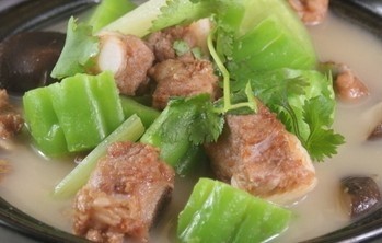 苦瓜排骨煲，家常菜中的全能冠