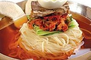 [味多宝]韩式冷汤面是如何做成的?